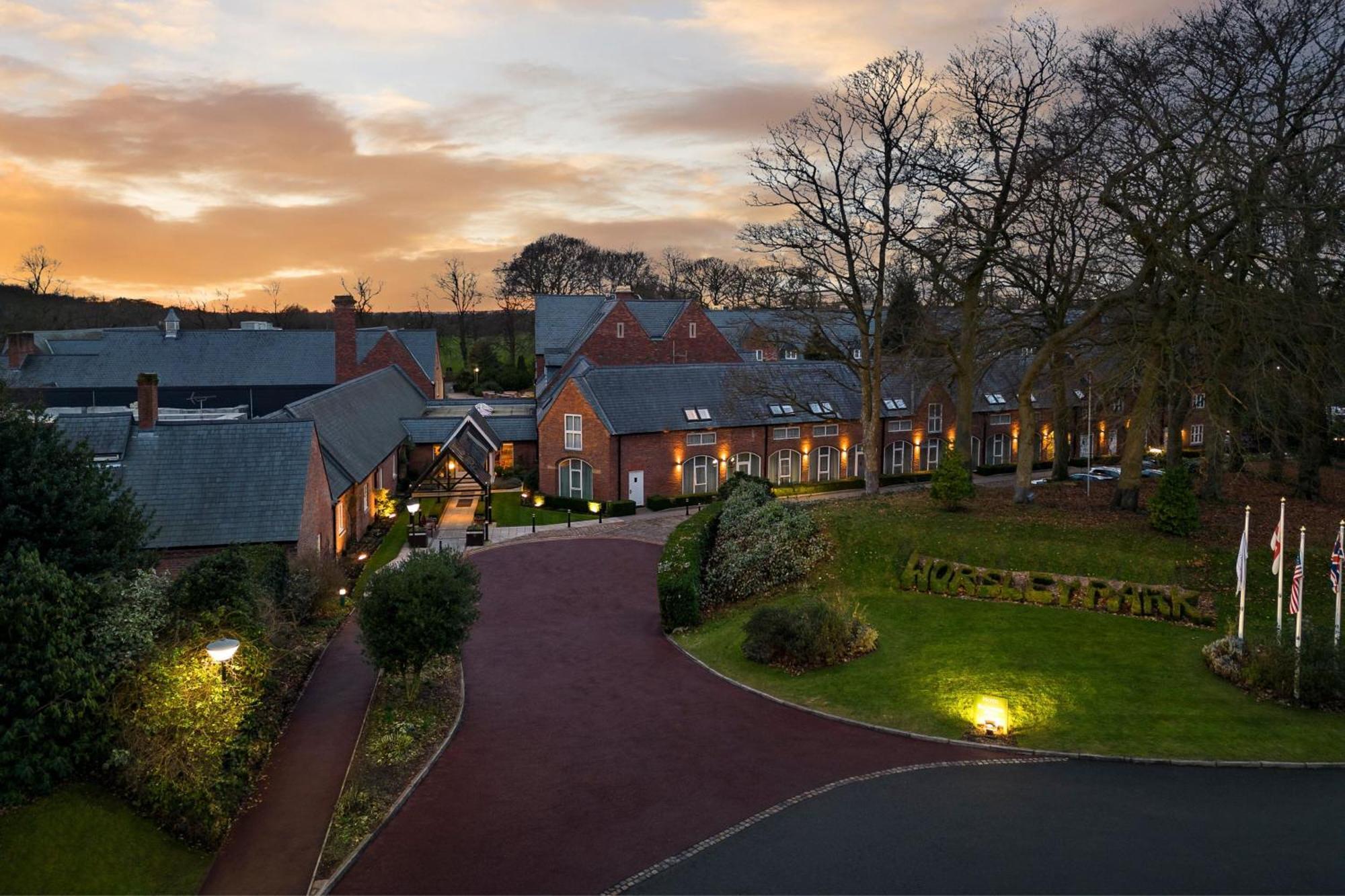 Delta Hotels By Marriott Worsley Park Country Club Экстерьер фото